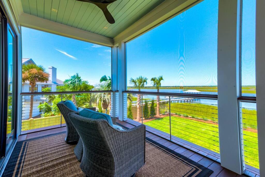 אייל אוף פאלמס New Waterfront Home With Deep Water Dock מראה חיצוני תמונה